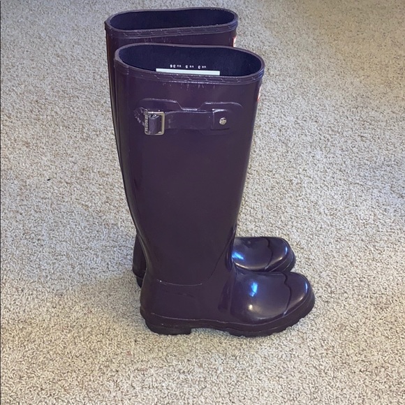 Women’s Hunter Rain boots!☂️ Size 5! Never worn! - Picture 2 of 3